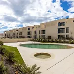 Lejlighed Premium Location 2br W- Pool, Gym & Balcony