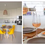 Premium Location 2Br Apt W- Pool, Gym & Balcony דירה